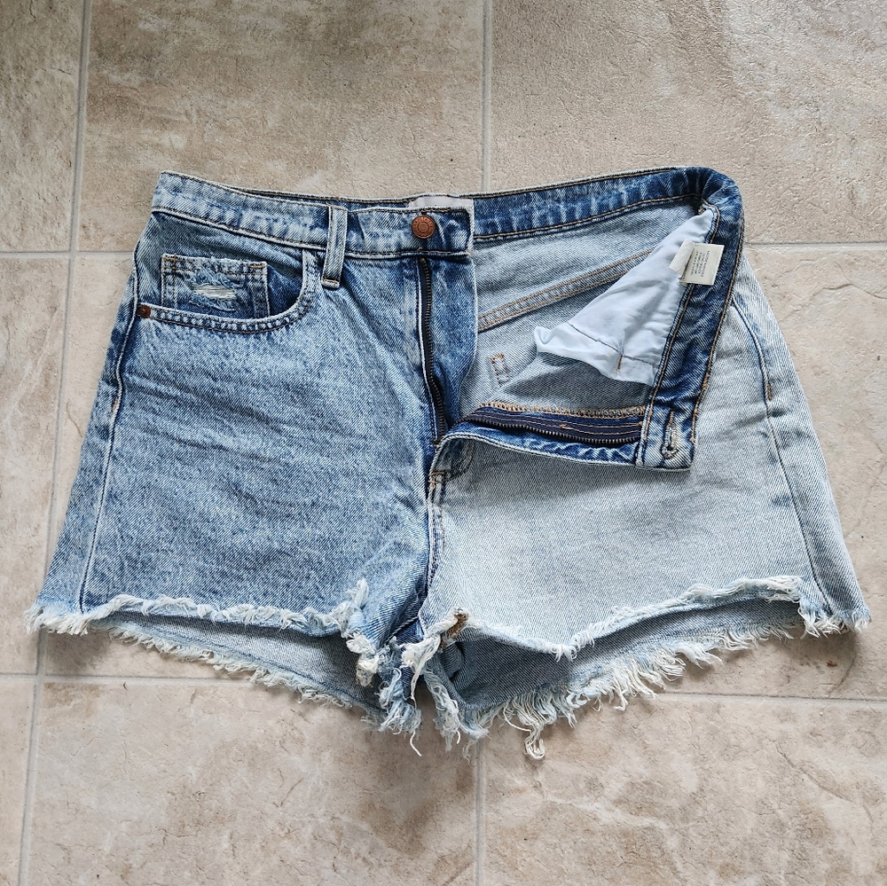 Sneak Peek Two Toned Denim Shorts - Size Medium